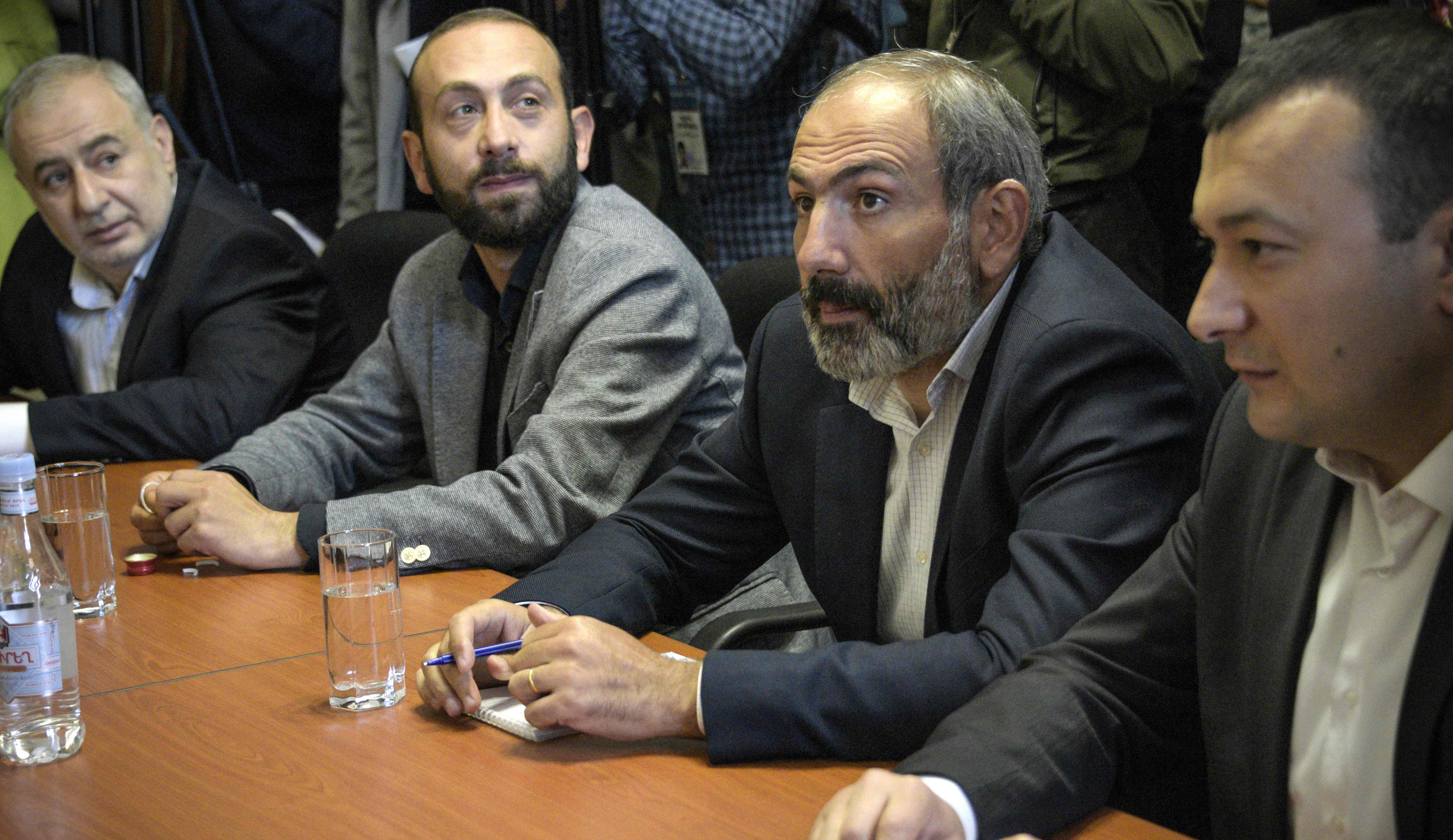 نيكول باشينيان زعيم المعارضة فى أرمينيا