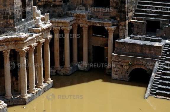 مياة الأمطار وسط مسرح بصرى فى سوريا