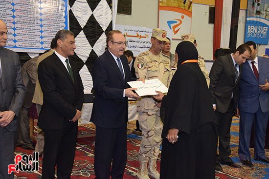 حفل-تكريم-اسر-شهداء-الجيش-والشرطة-فى-بنى-سويف-(13)