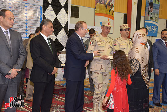 حفل-تكريم-اسر-شهداء-الجيش-والشرطة-فى-بنى-سويف-(12)