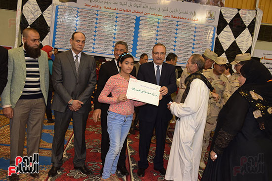 حفل-تكريم-اسر-شهداء-الجيش-والشرطة-فى-بنى-سويف-(25)