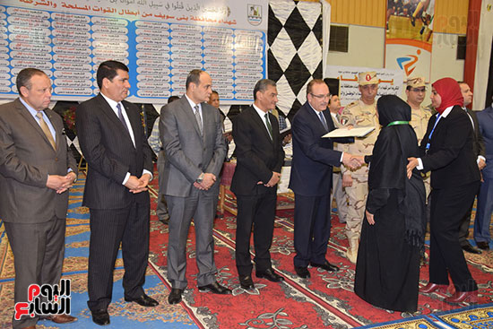 حفل-تكريم-اسر-شهداء-الجيش-والشرطة-فى-بنى-سويف-(17)