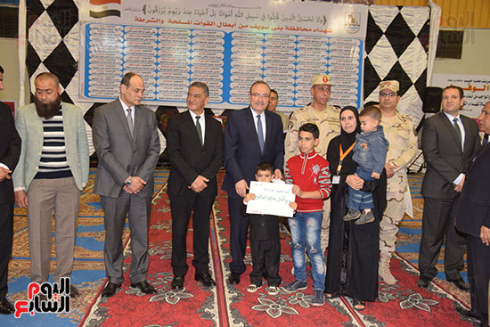 حفل-تكريم-اسر-شهداء-الجيش-والشرطة-فى-بنى-سويف-(27)