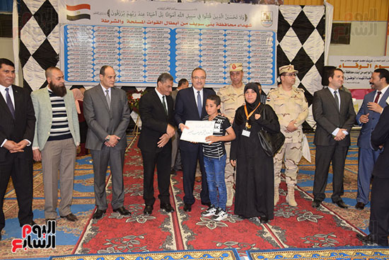 حفل-تكريم-اسر-شهداء-الجيش-والشرطة-فى-بنى-سويف-(26)