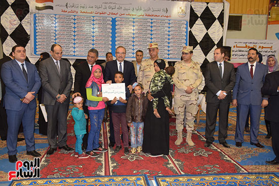 حفل-تكريم-اسر-شهداء-الجيش-والشرطة-فى-بنى-سويف-(28)