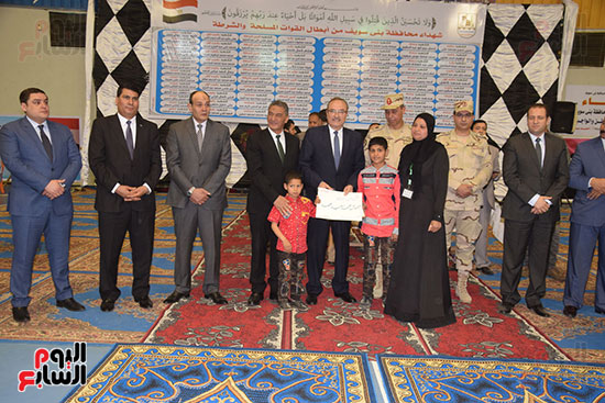 حفل-تكريم-اسر-شهداء-الجيش-والشرطة-فى-بنى-سويف-(21)