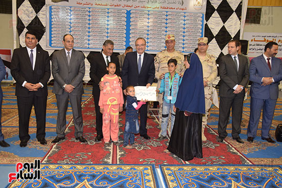 حفل-تكريم-اسر-شهداء-الجيش-والشرطة-فى-بنى-سويف-(19)