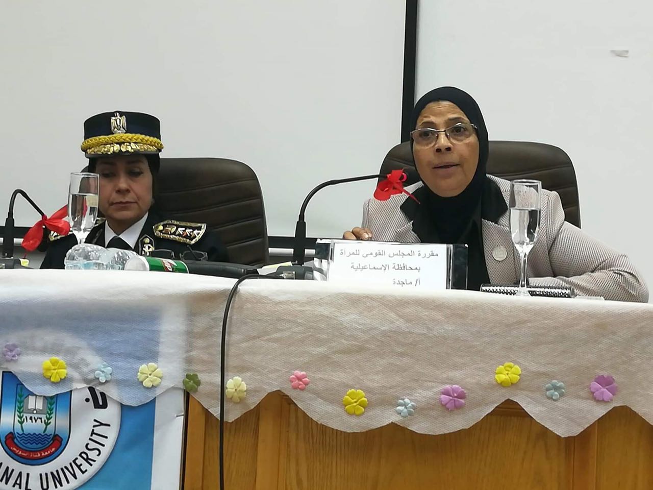 الشرطة النسائية تشرح كيفية حماية المرأة واليات التمكين بجامعة قناة السويس (2)