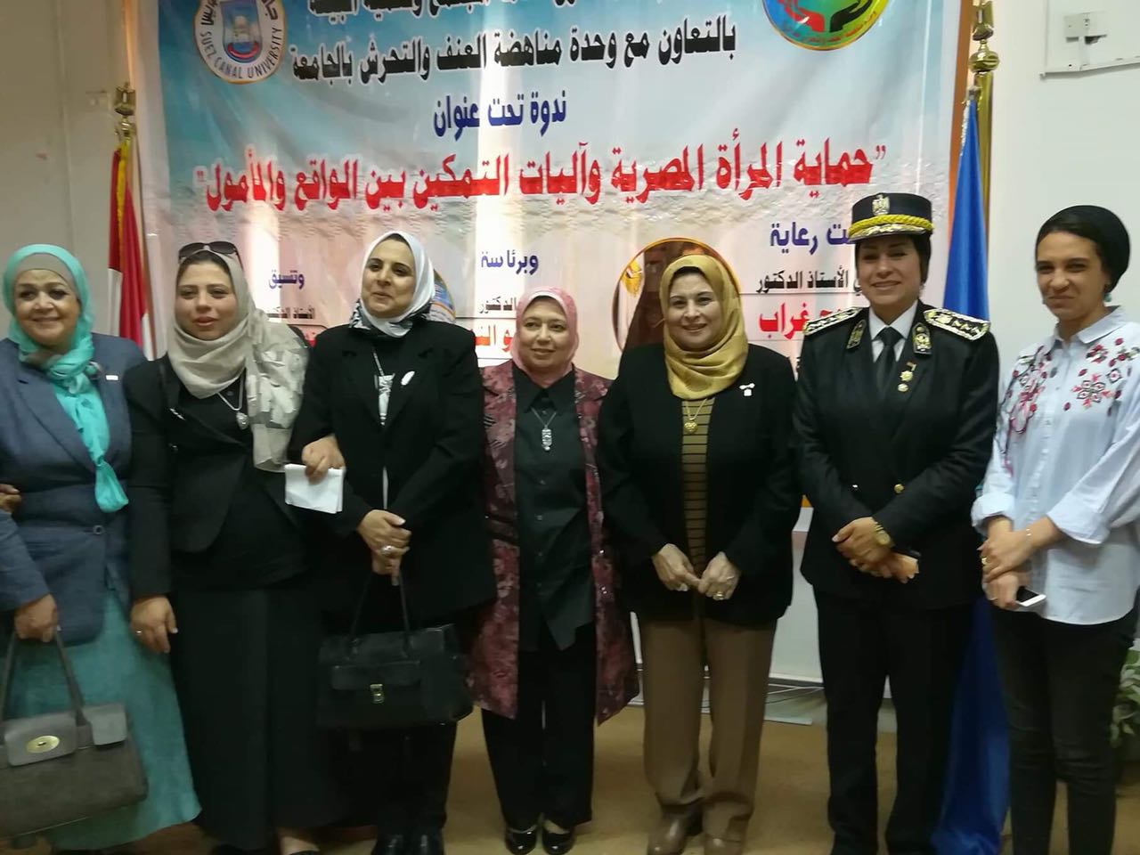 الشرطة النسائية تشرح كيفية حماية المرأة واليات التمكين بجامعة قناة السويس (4)