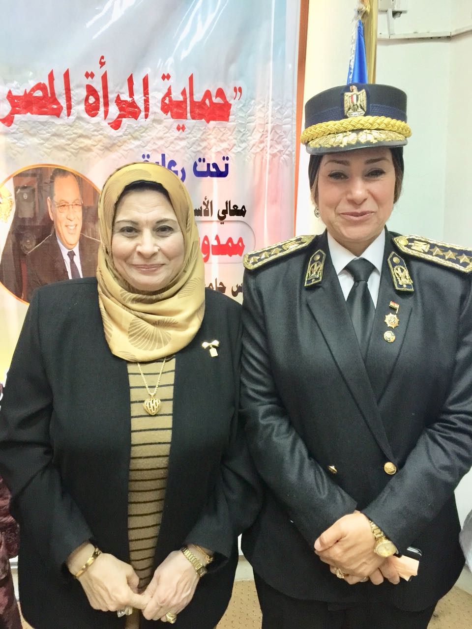 الشرطة النسائية تشرح كيفية حماية المرأة واليات التمكين بجامعة قناة السويس (6)