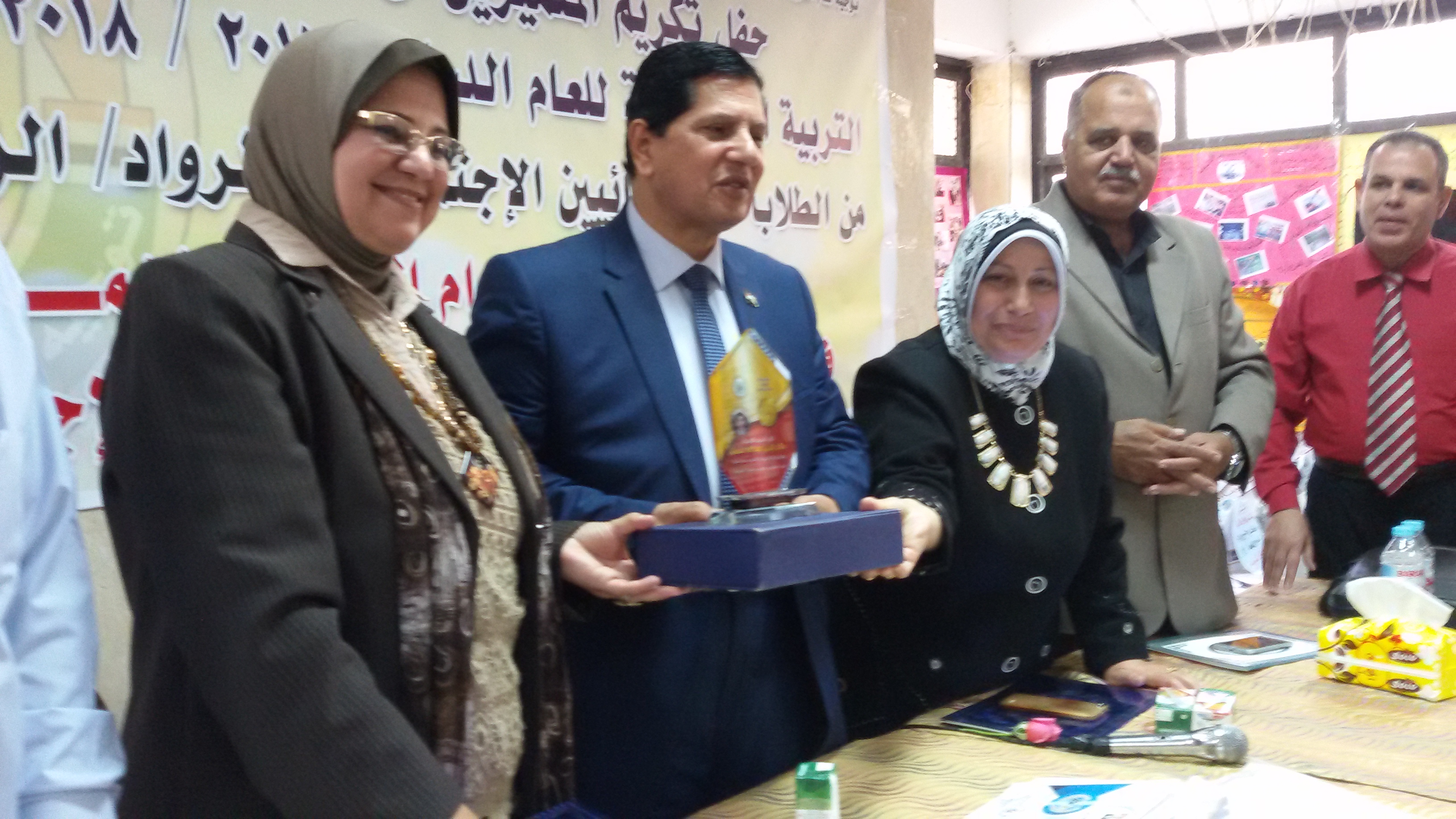 4- تكريم وكيل الوزارة 4- تكريم وكيل الوزارة