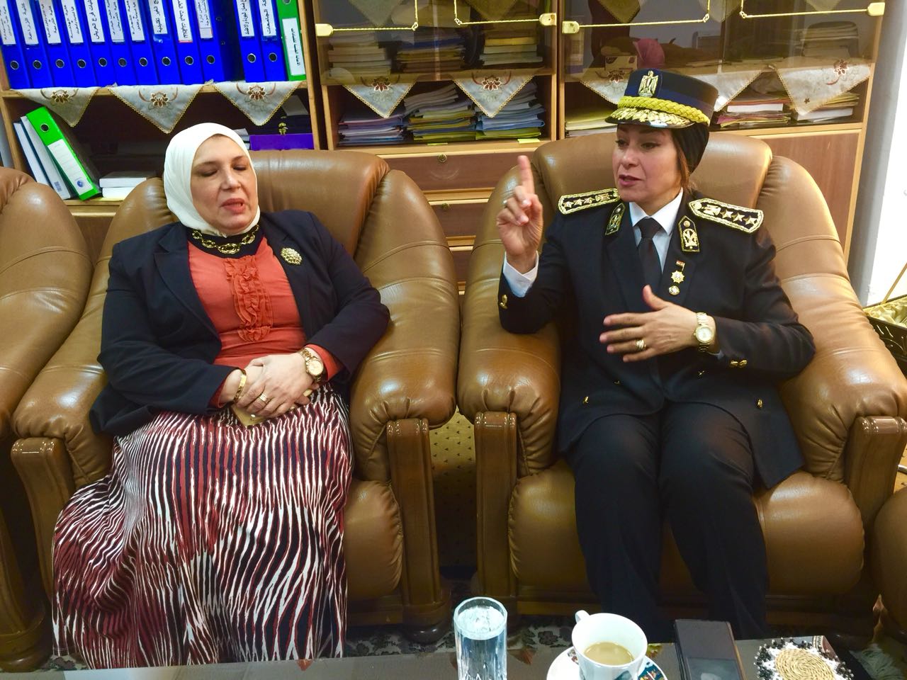 الشرطة النسائية تشرح كيفية حماية المرأة واليات التمكين بجامعة قناة السويس (7)