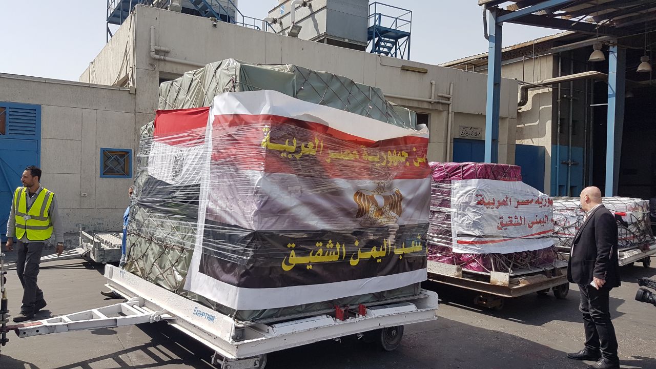 شحنة مساعدات من مصر للشعب اليمنى الشقيق