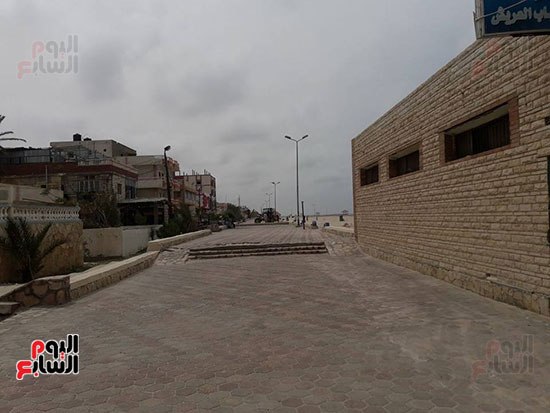 صور مجلس مدينة العريش يواصل استعدادته لتجهيز الشاطئ لشم النسيم (3)