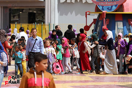 صور حتفالات كبرى لـ10 آلاف طفل يتيم بمدينة الألعاب دريم بارك (36)