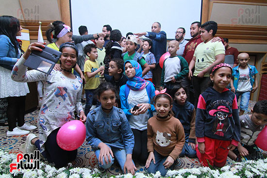 صور رامى جمال وحمدى المرغنى المرغنى وسط أطفال 57357 فى يوم اليتيم (23)