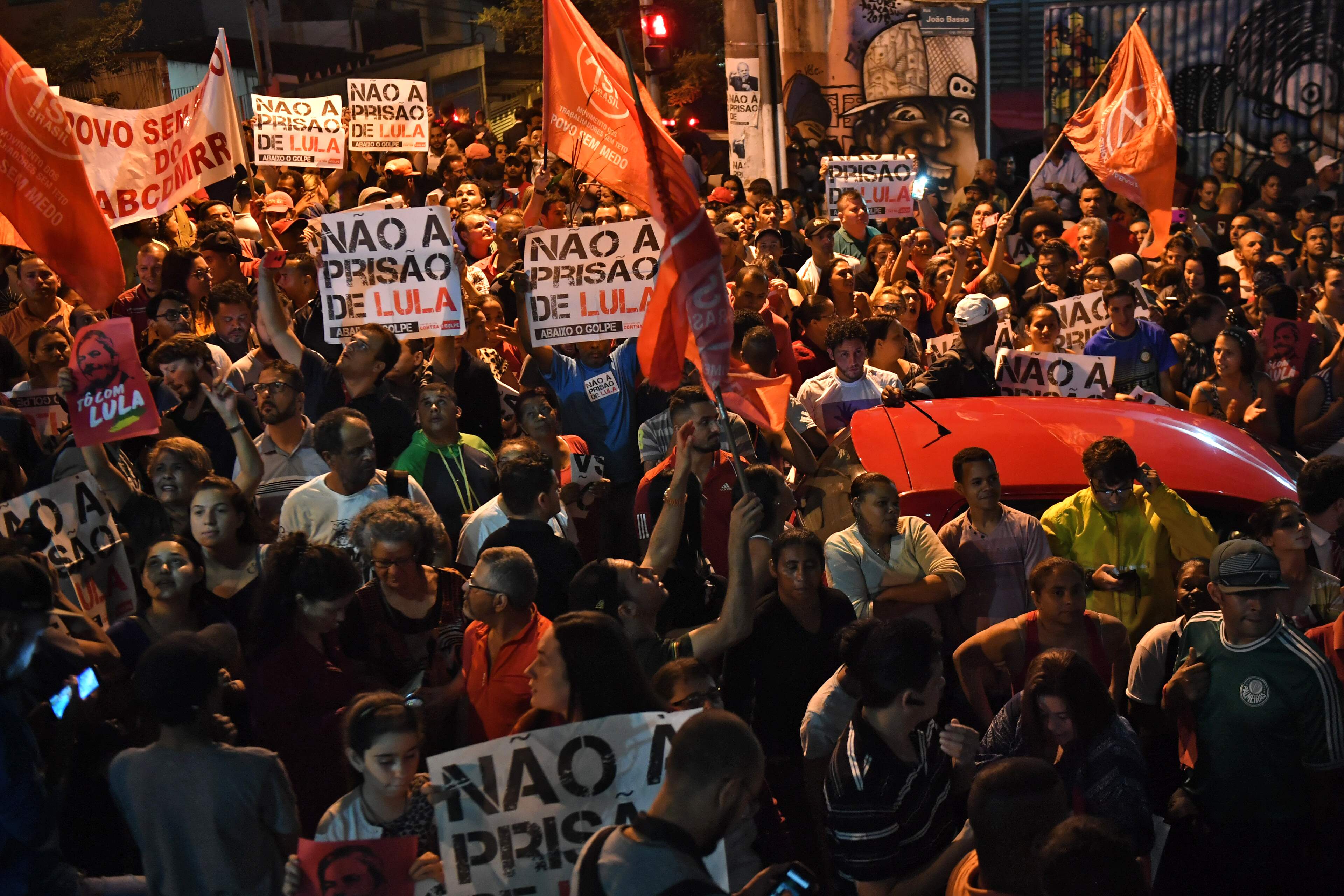 احتجاجات فى البرازيل بعد إصدار مذكرة اعتقال بحق الرئيس الأسبق دا سيلفا