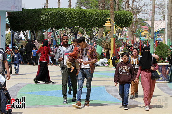 صور حتفالات كبرى لـ10 آلاف طفل يتيم بمدينة الألعاب دريم بارك (14)