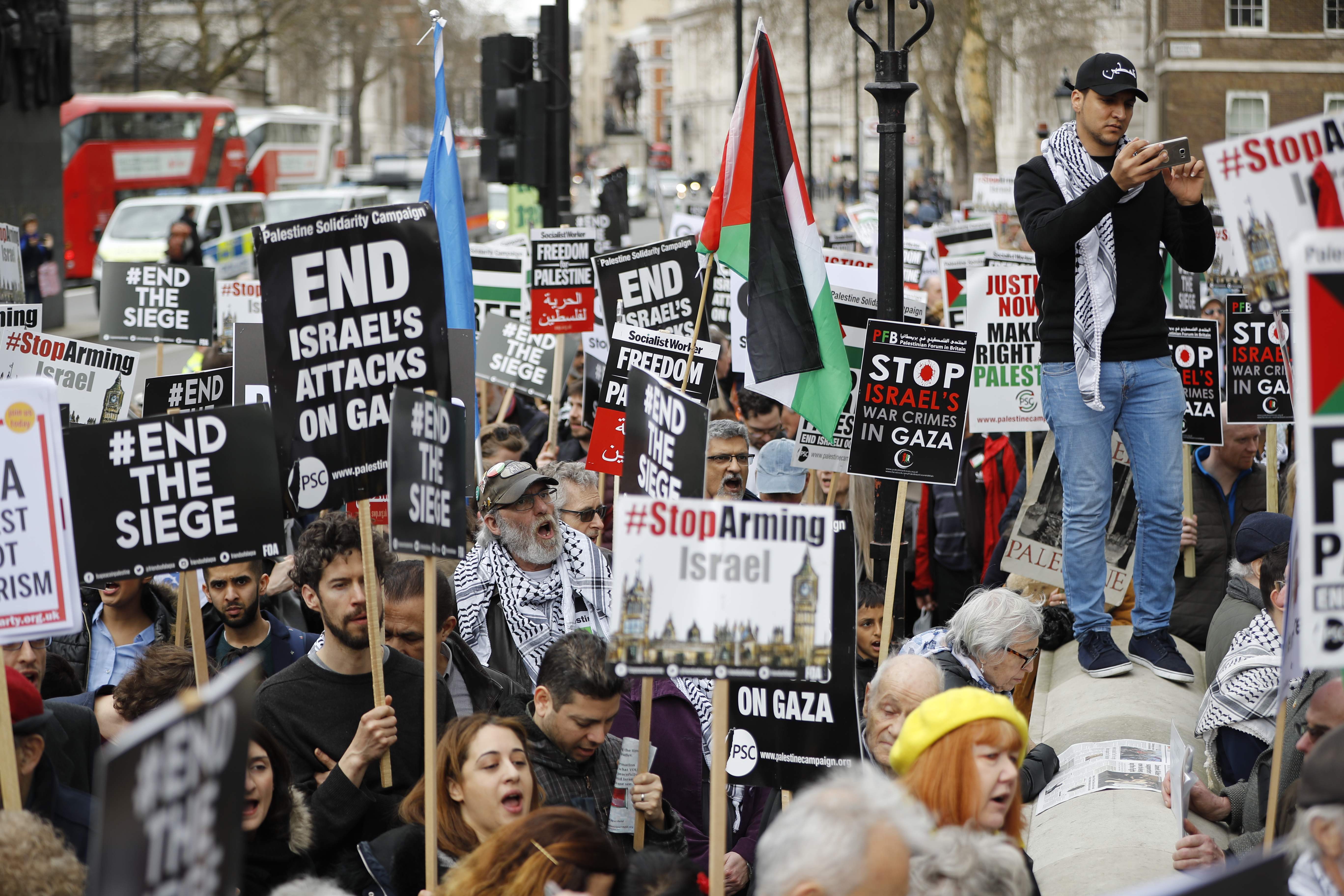 جانب من مظاهرات حاشدة فى لندن احتجاجا على جرائم الاحتلال بحق الفلسطينيين