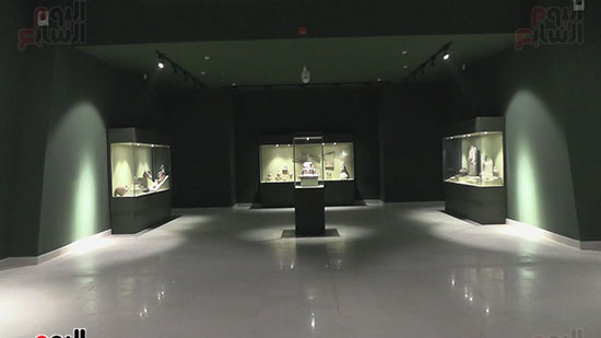 صور وزير الآثار ورئيس الهيئة الهندسية للقوات المسلحة والمحافظ يتفقدون متحف سوهاج القومى (24)