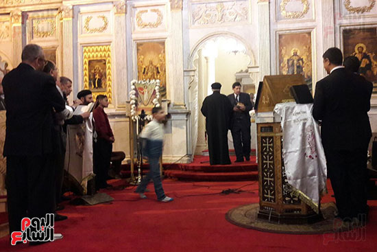 بدء صلاة قداس عيد القيامة بالكنيسة المرقسية بالإسكندرية (6)