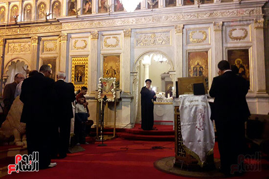 بدء صلاة قداس عيد القيامة بالكنيسة المرقسية بالإسكندرية (5)