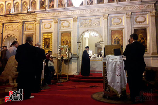 بدء صلاة قداس عيد القيامة بالكنيسة المرقسية بالإسكندرية (2)