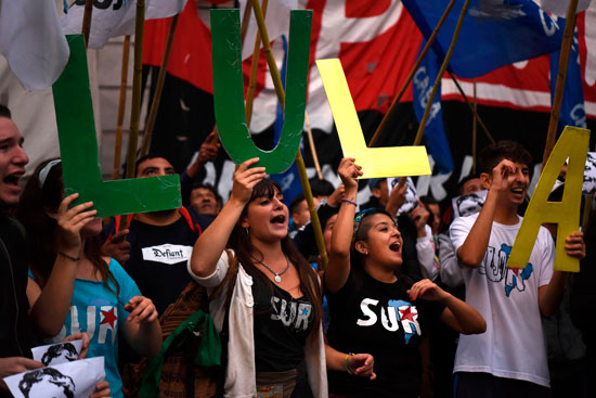 مظاهرات منددة بعد صدور حكم بحبس الرئيس البرازيلى الأسبق
