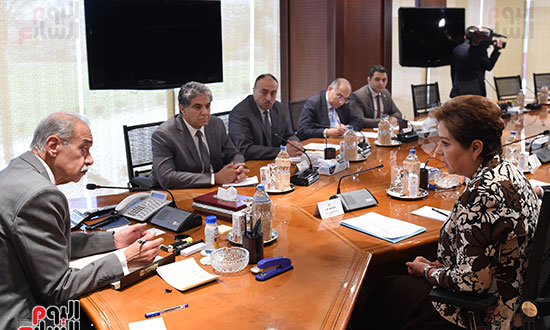 صور المهندس شريف إسماعيل رئيس الوزراء و باتريسيا اسبينوزا السكرتير التنفيذى لاتفاقية الأمم المتحدة  (3)