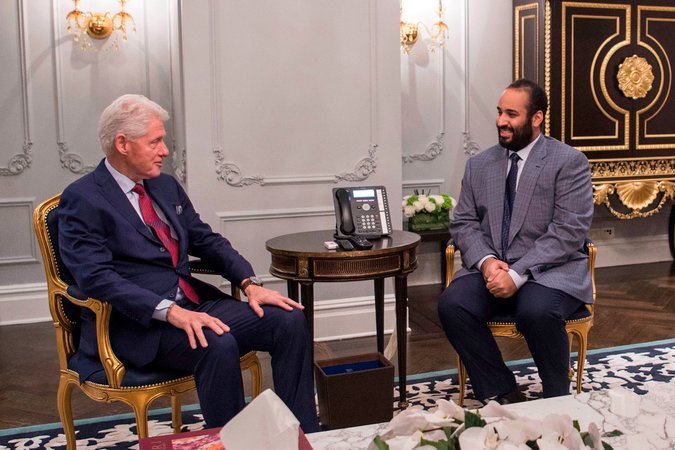 مع الرئيس الأمريكى الأسبق بيل كلينتون مع الرئيس الأمريكى الأسبق بيل كلينتون