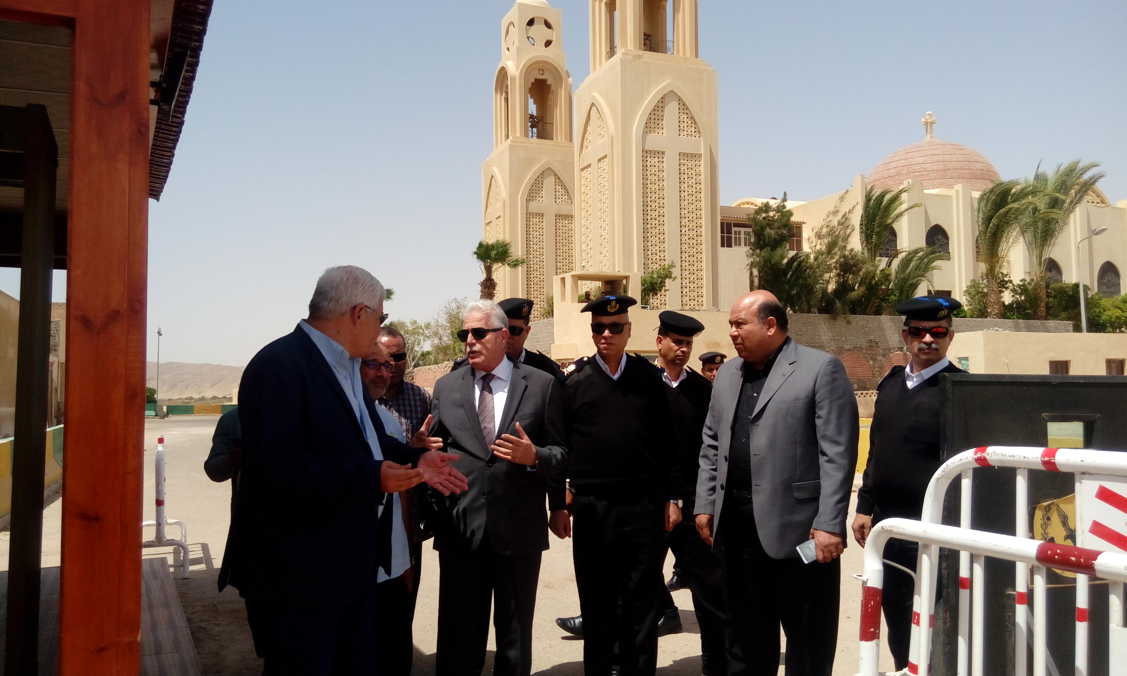 محافظ جنوب سيناء يتفقد تأمين الكنائس  (2)