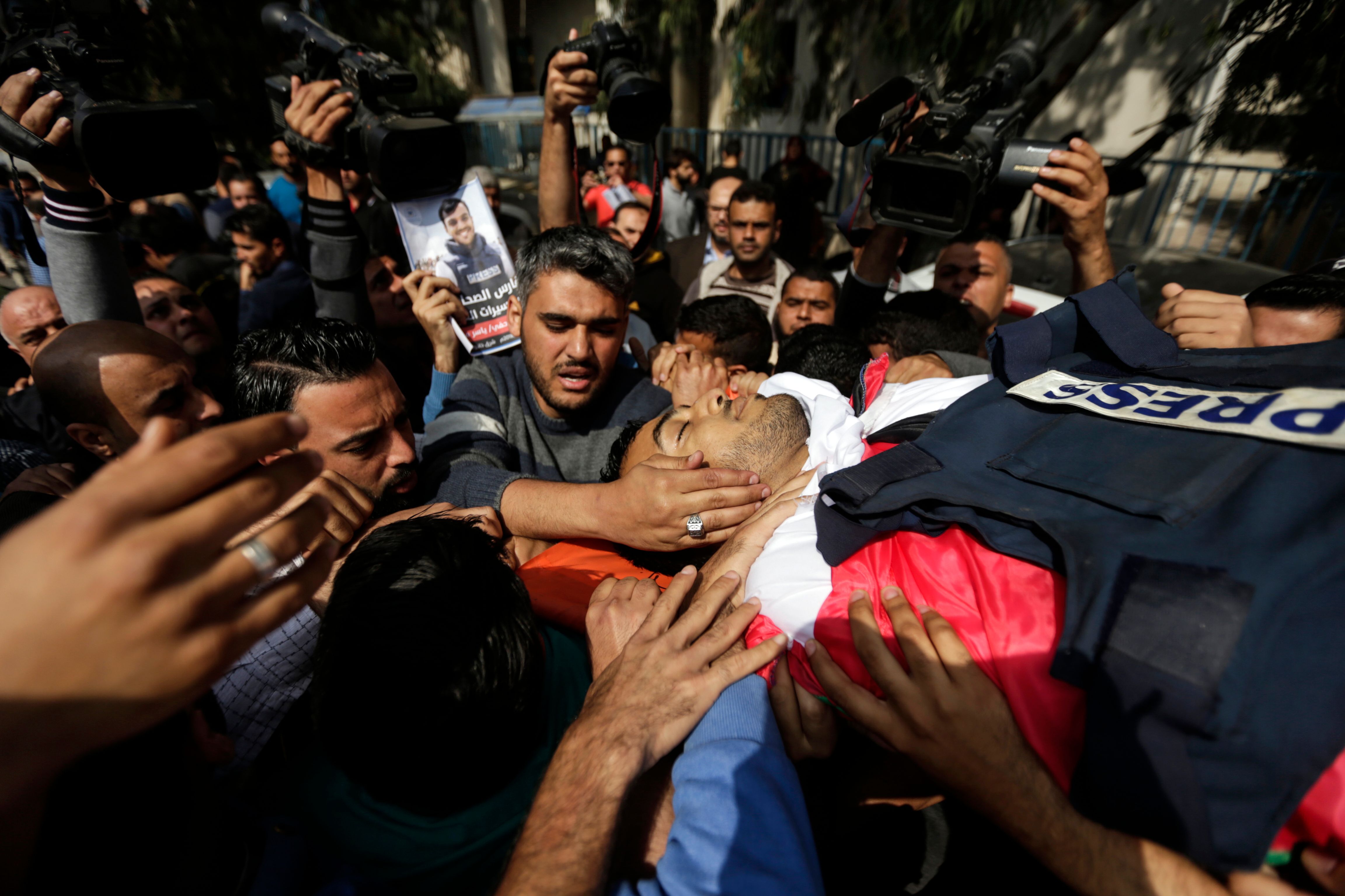 تشييع جثمان الشهيد الصحفى ياسر مرتجى 