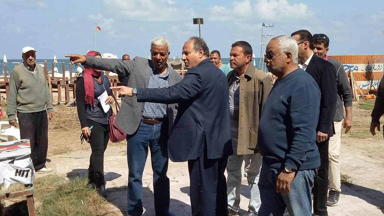 محافظ الإسكندرية يتفقد شواطئ الكورنيش  (5)