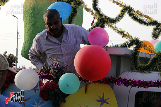 محافظ الإسماعيلية ومدير الأمن يشهدان احتفالية كرنفال الربيع (4)