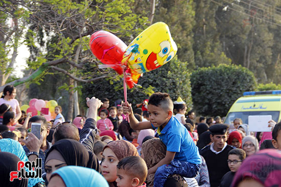 محافظ الإسماعيلية ومدير الأمن يشهدان احتفالية كرنفال الربيع (15)