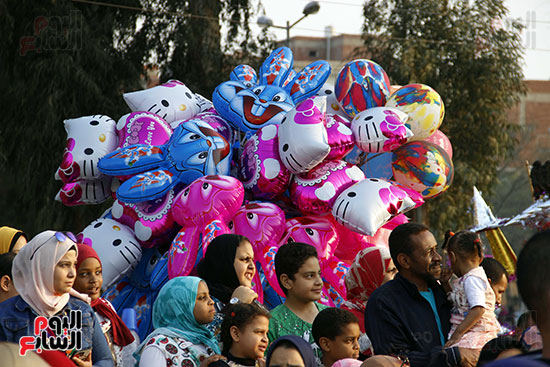 محافظ الإسماعيلية ومدير الأمن يشهدان احتفالية كرنفال الربيع (16)