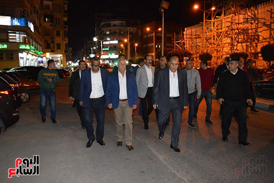 محافظ بورسعيد يشارك المواطنين احتفالات ليلة شم النسيم (5)