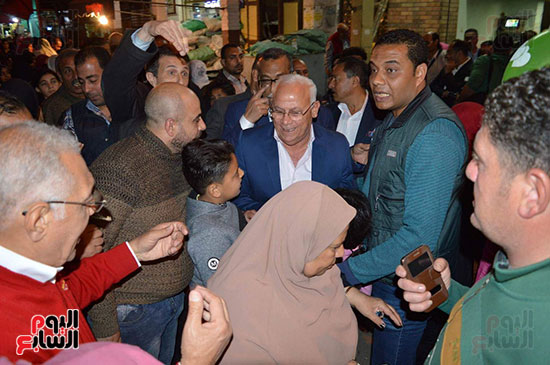 محافظ بورسعيد يشارك المواطنين احتفالات ليلة شم النسيم (6)
