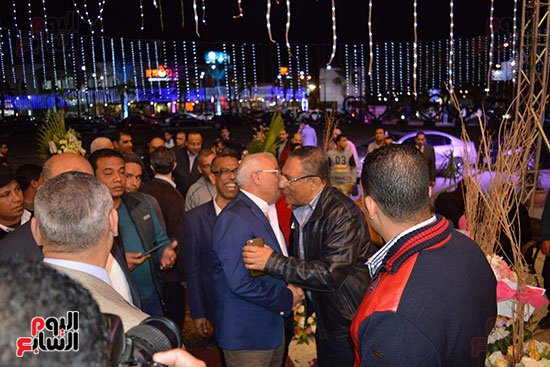 محافظ بورسعيد يشارك المواطنين احتفالات ليلة شم النسيم (2)
