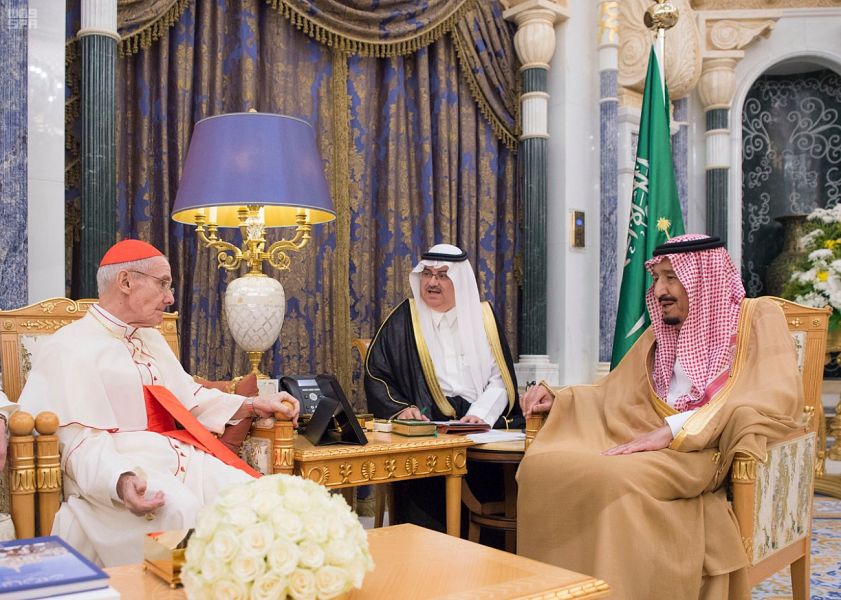 العاهل السعودى يلتقى الوفد الباباوى فى الرياض