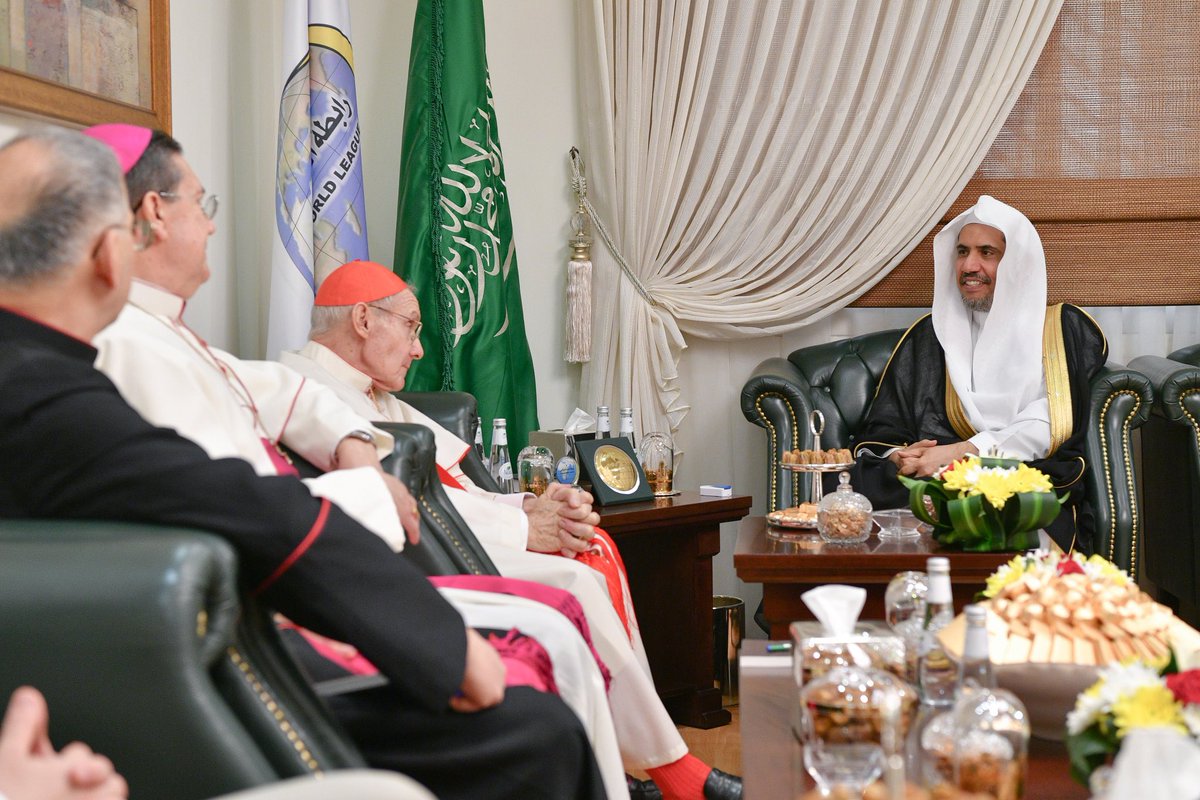 لقاء وفد الفاتيكان وأمين عام رابطة العالم الإسلامى