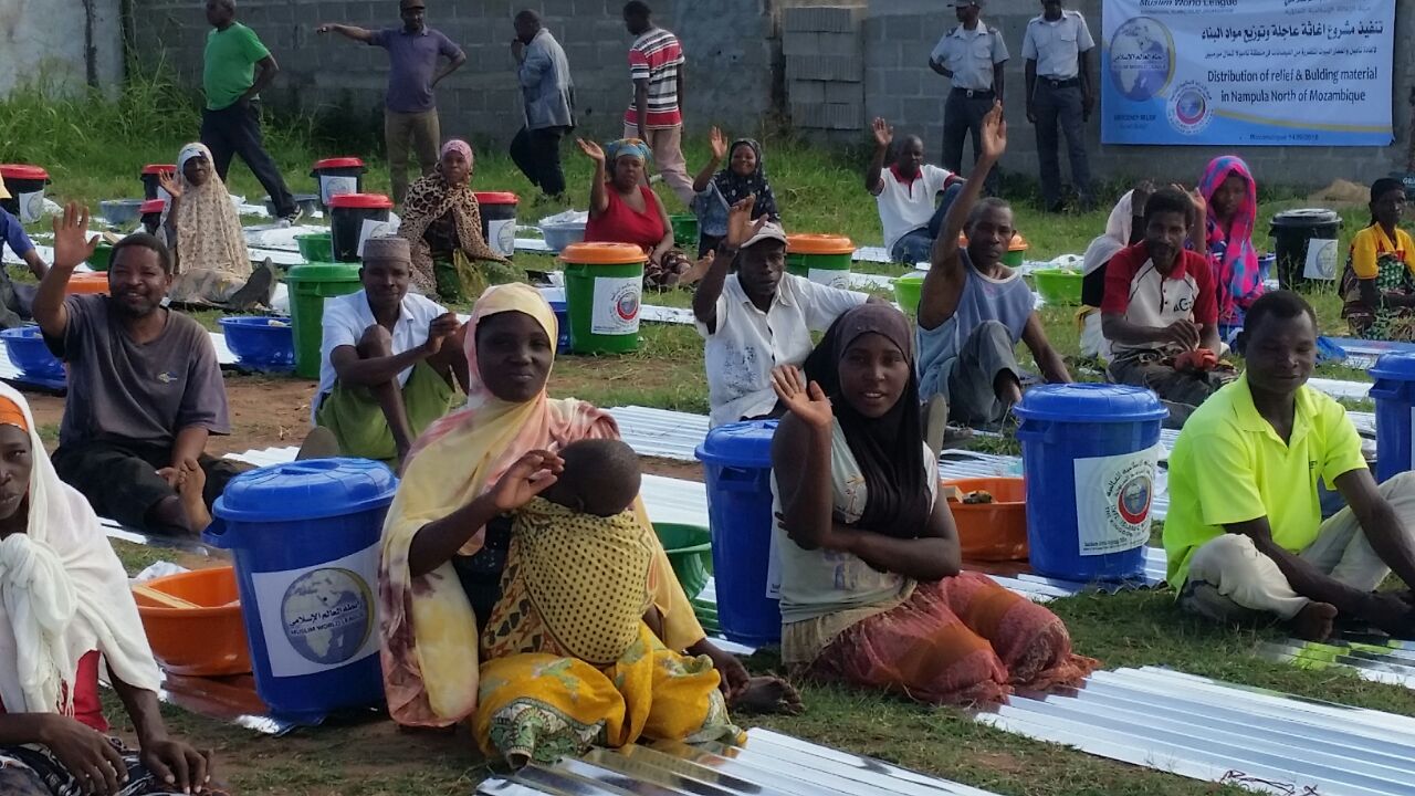 2500 سلة غذائية وإغاثية لضحايا الفيضانات بموزمبيق (3)