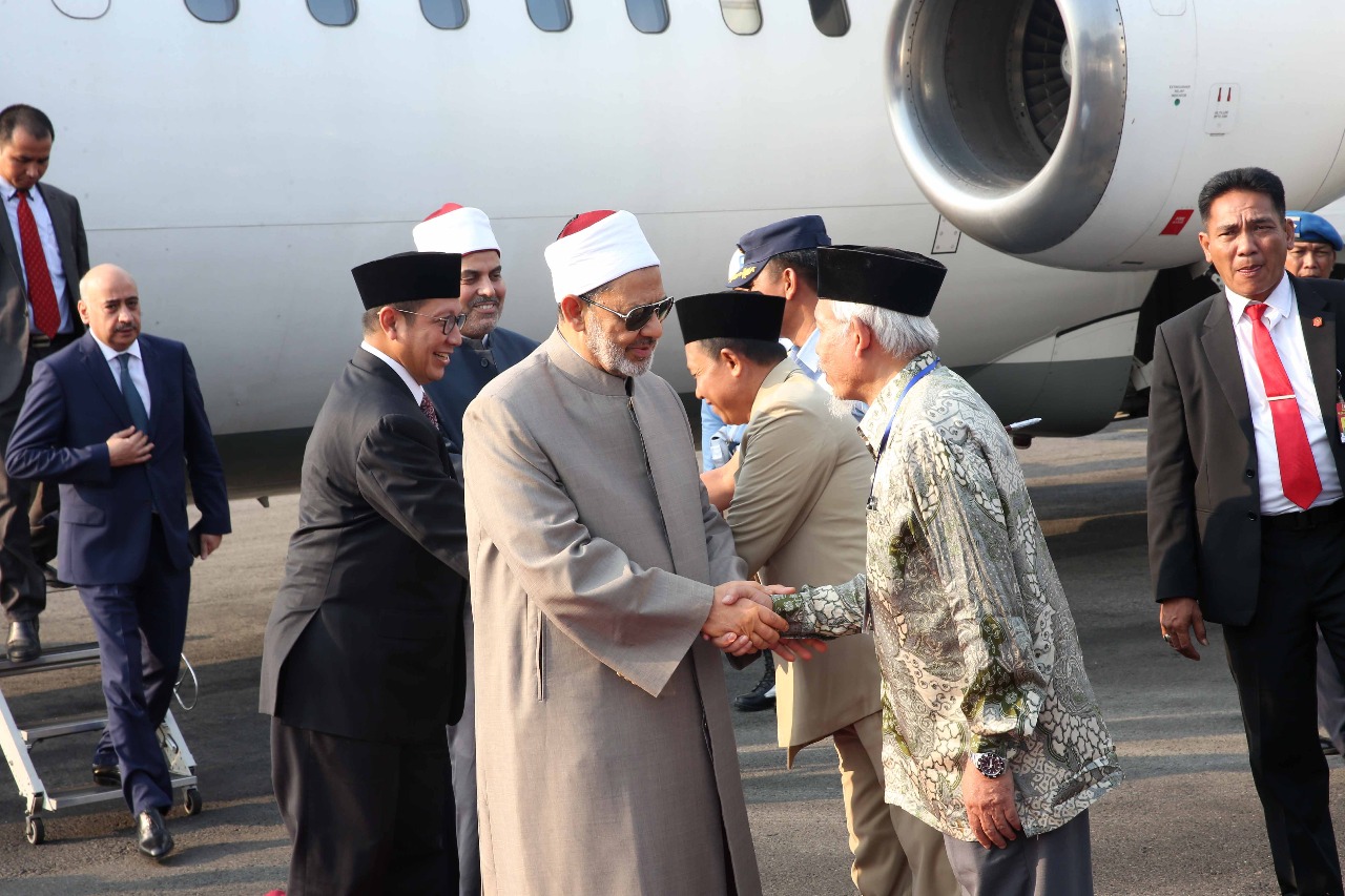 الإمام الأكبر يصل مدينة سولو المحطة الثانية في زيارته لإندونيسيا (3)