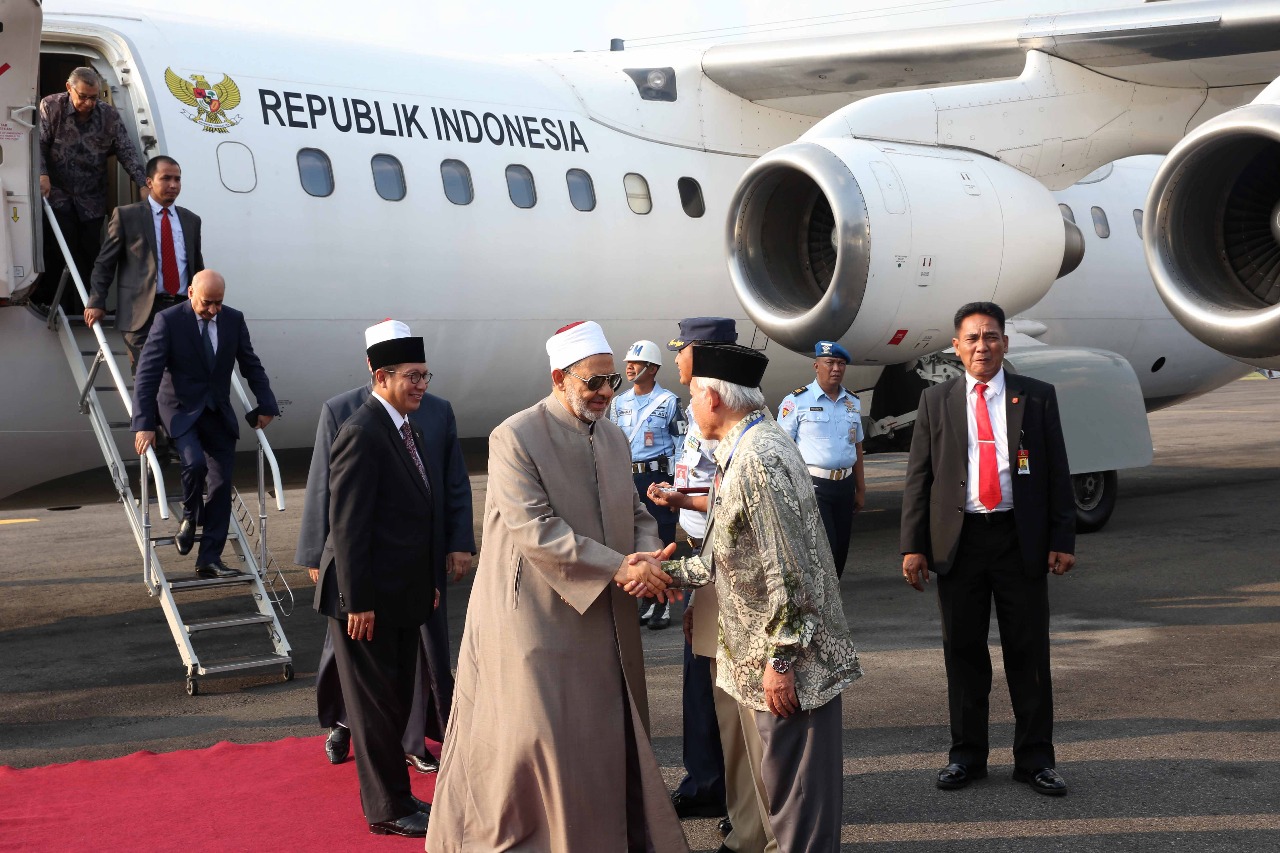 الإمام الأكبر يصل مدينة سولو المحطة الثانية في زيارته لإندونيسيا (4)