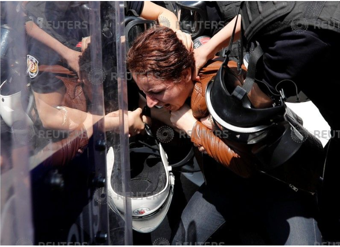 جانب من عنف الشرطة التركية 
