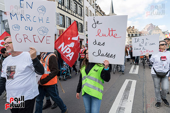عمال فرنسا يتظاهرون ضد سياسات ماكرون