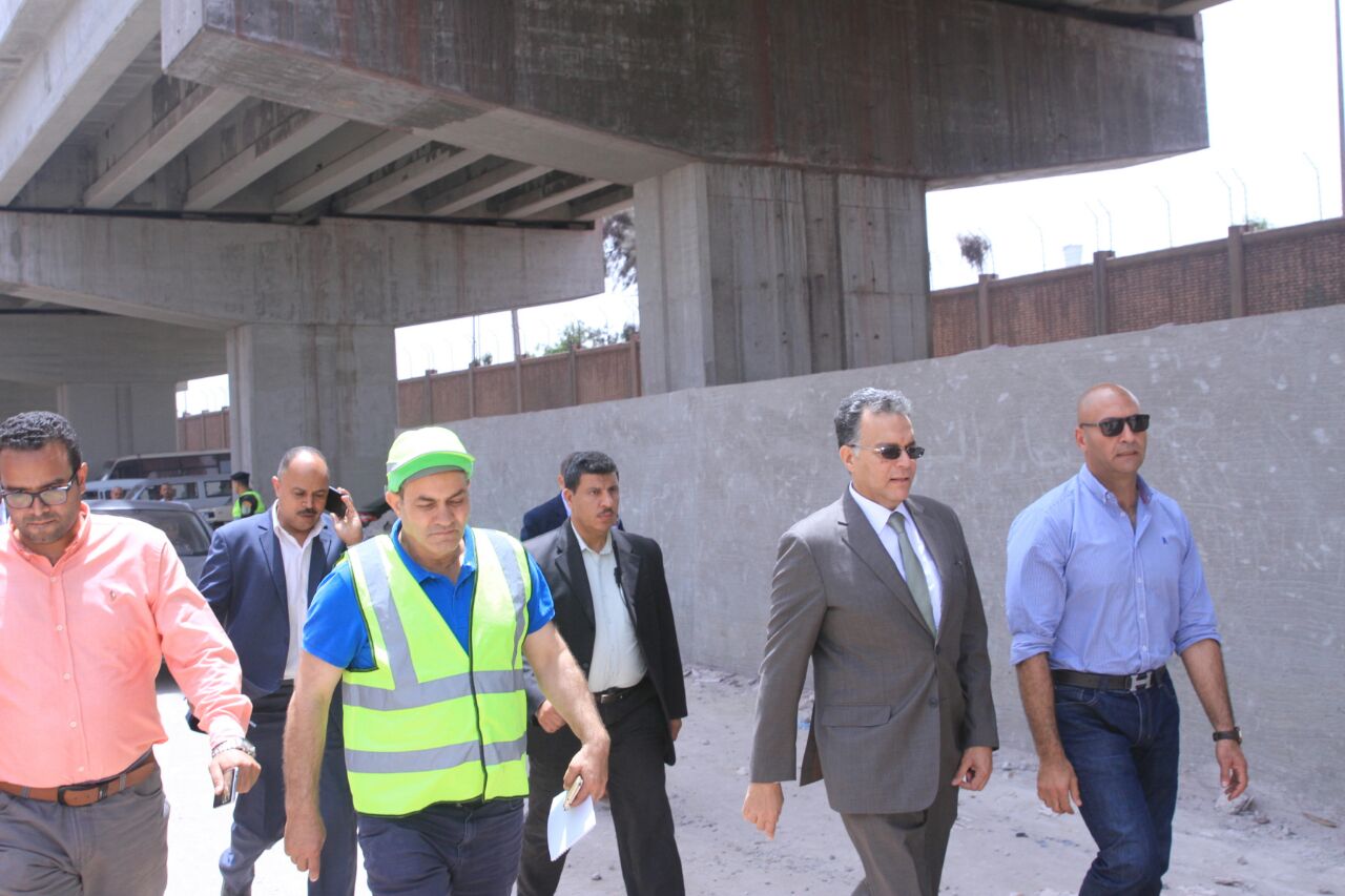 وزير النقل يتابع أعمال إنشاء محطة الصب السائل بميناء الدخيلة (2)