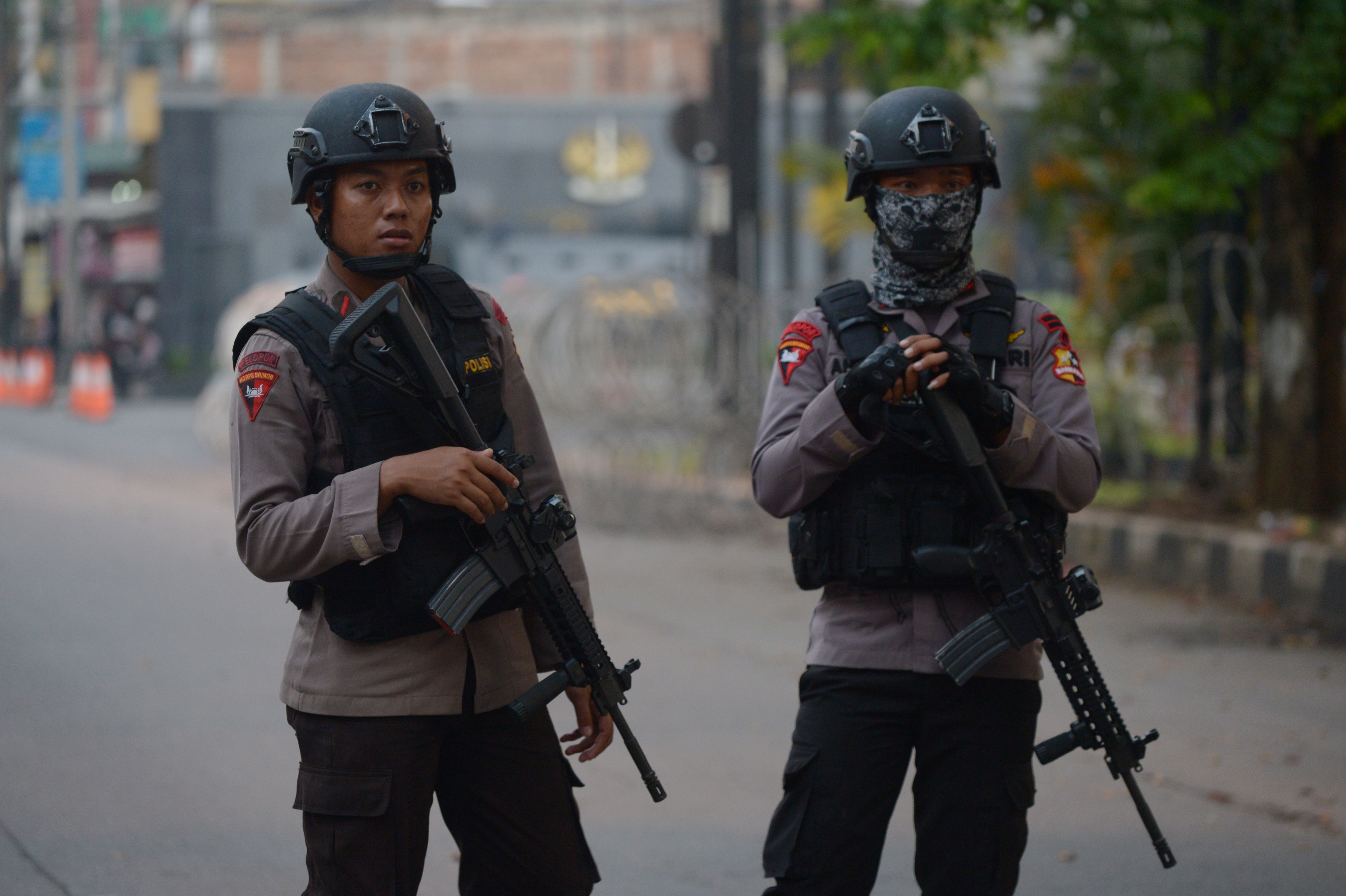 عناصر من الشرطة الإندونيسية