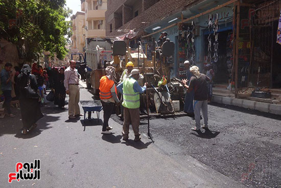 معدات المجلس خلال اعمال رصف الشارع