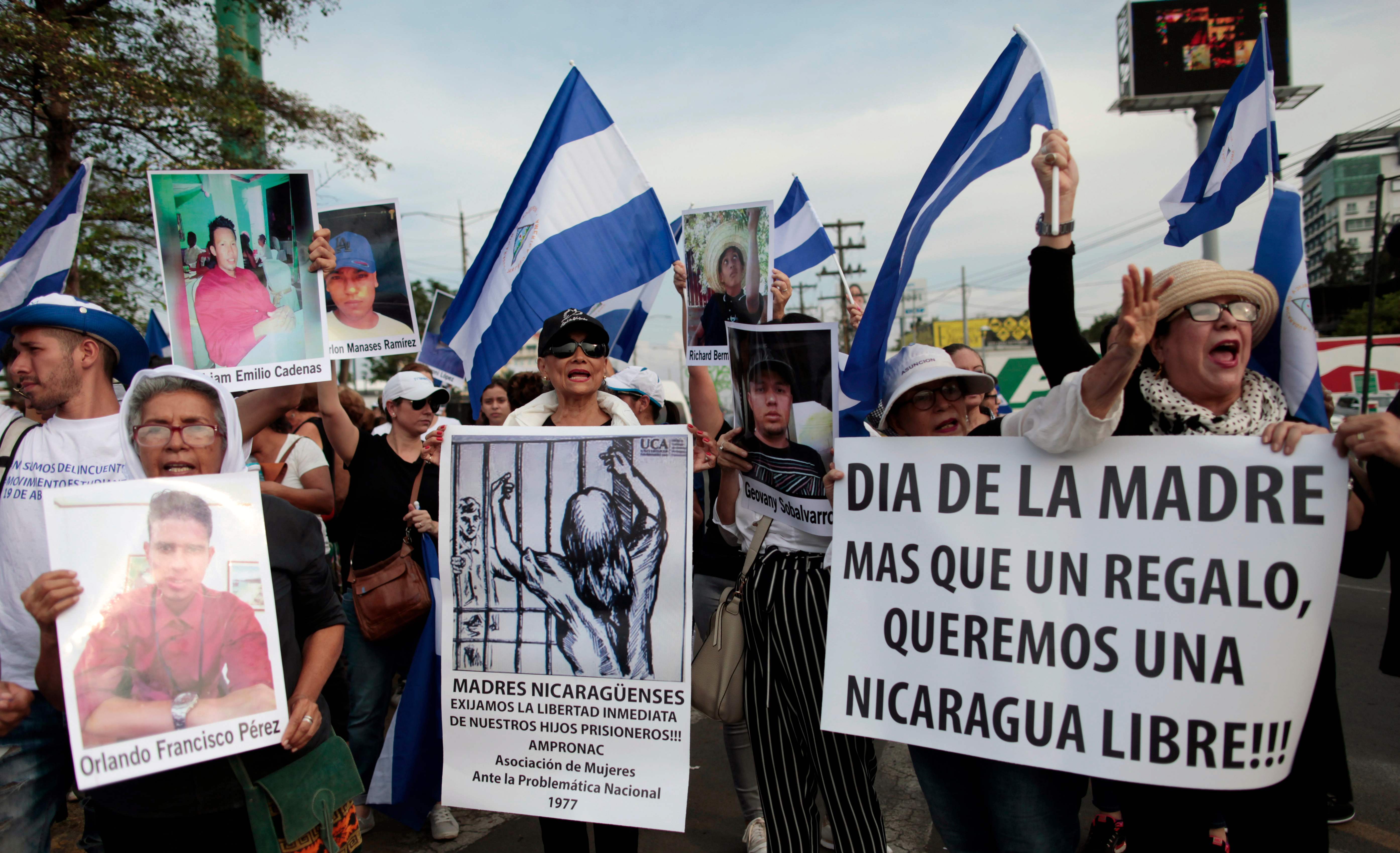 مظاهرات أمهات ضحايا الاشتباكات فى نيكاراجوا يتظاهرون